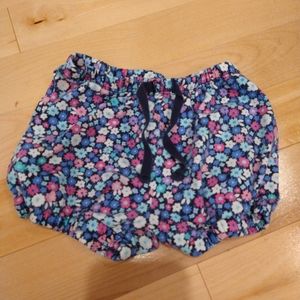 3/20$ 3T Gap flower shorts